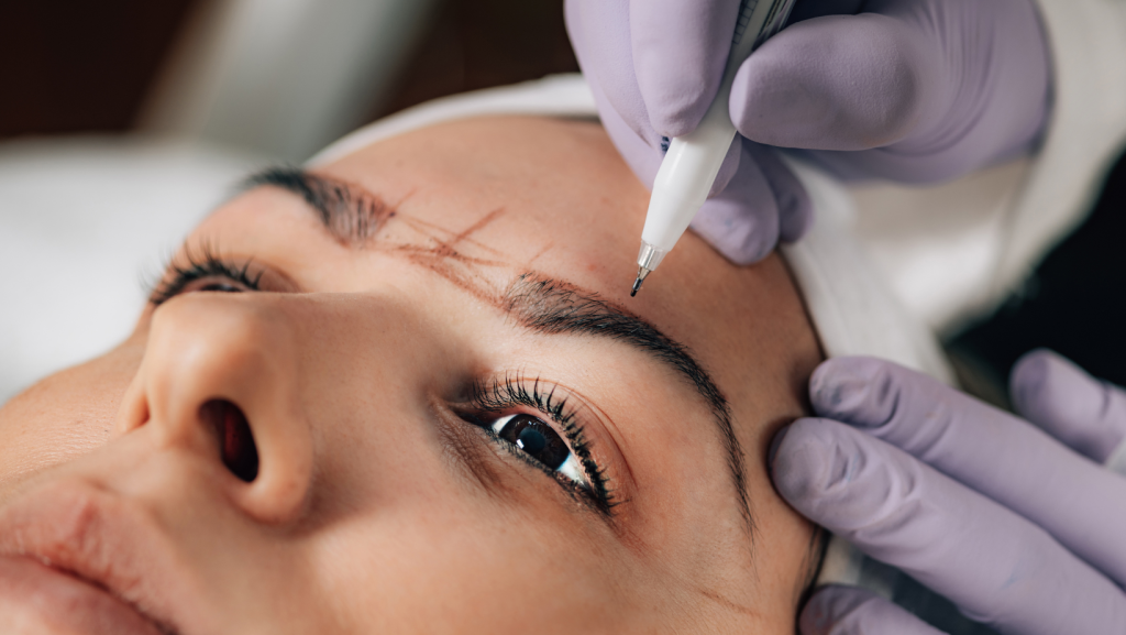 curso online de  micropigmentación de cejas